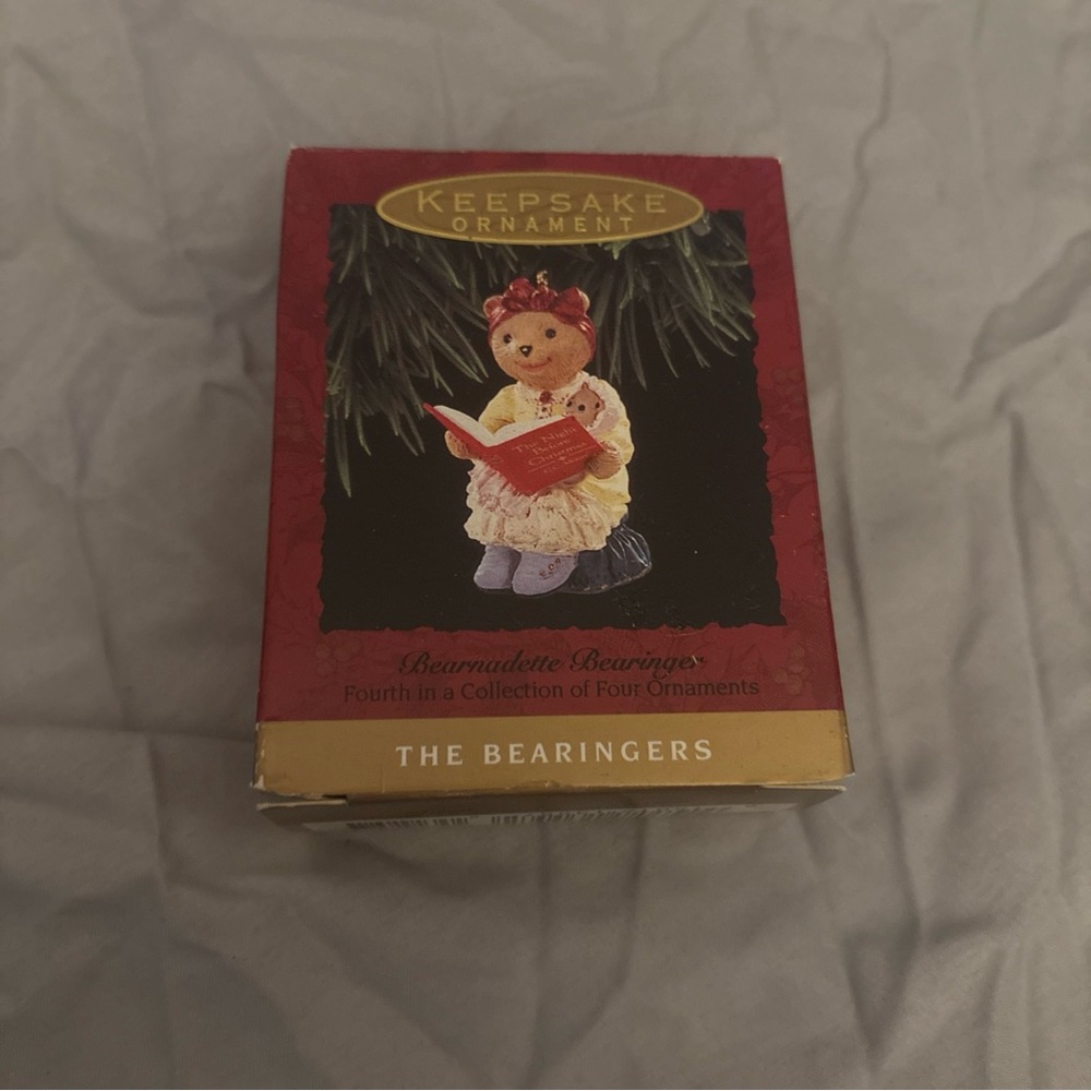 1993 HALLMARK KEEPSAKE ORNAMENT THE BEARINGERS BEARNADETTE BEARINGER